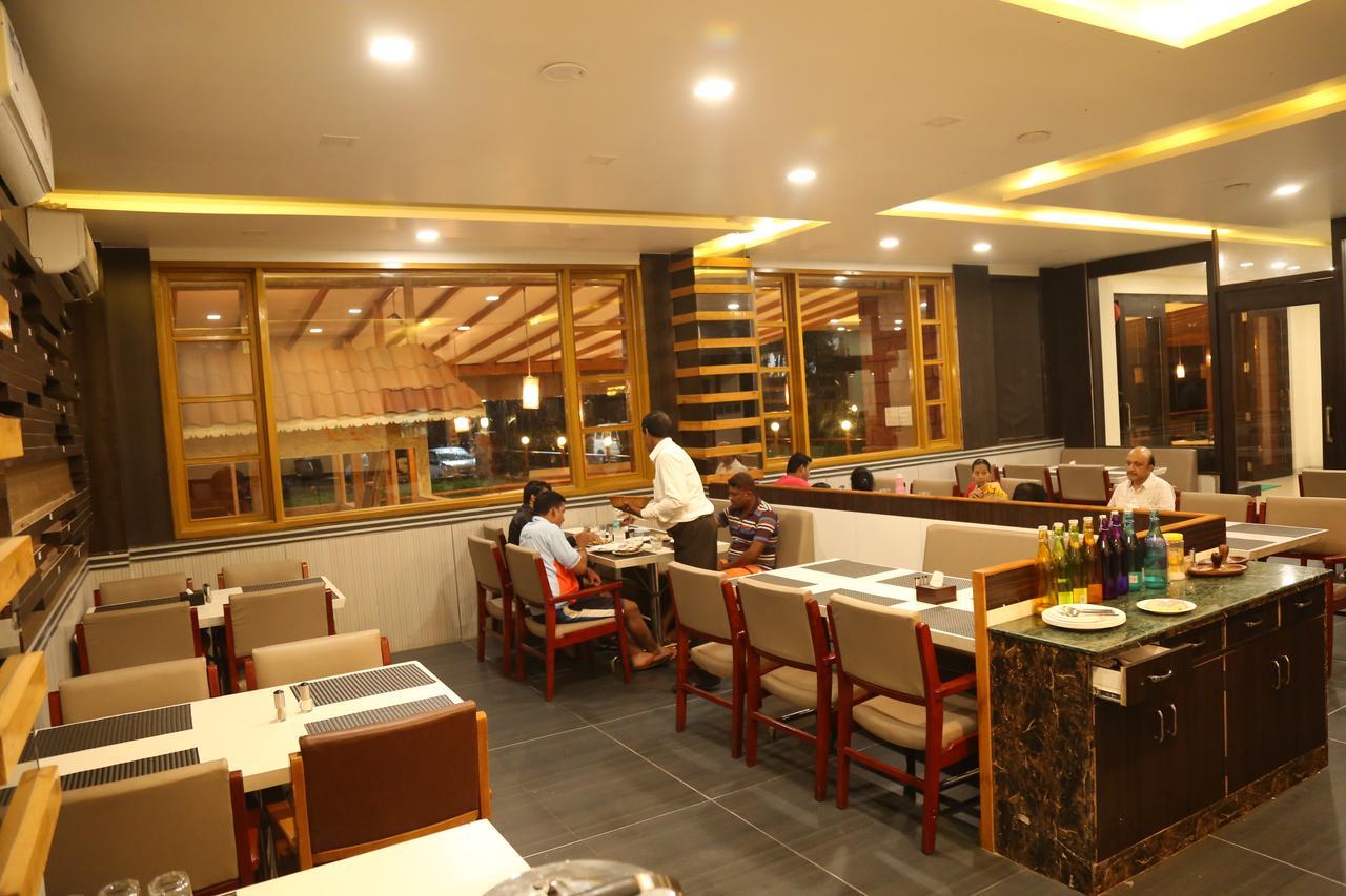 Hotel Saheb Panvel Exteriör bild