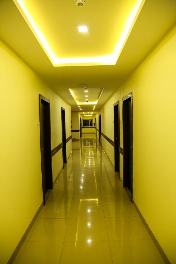 Hotel Saheb Panvel Exteriör bild