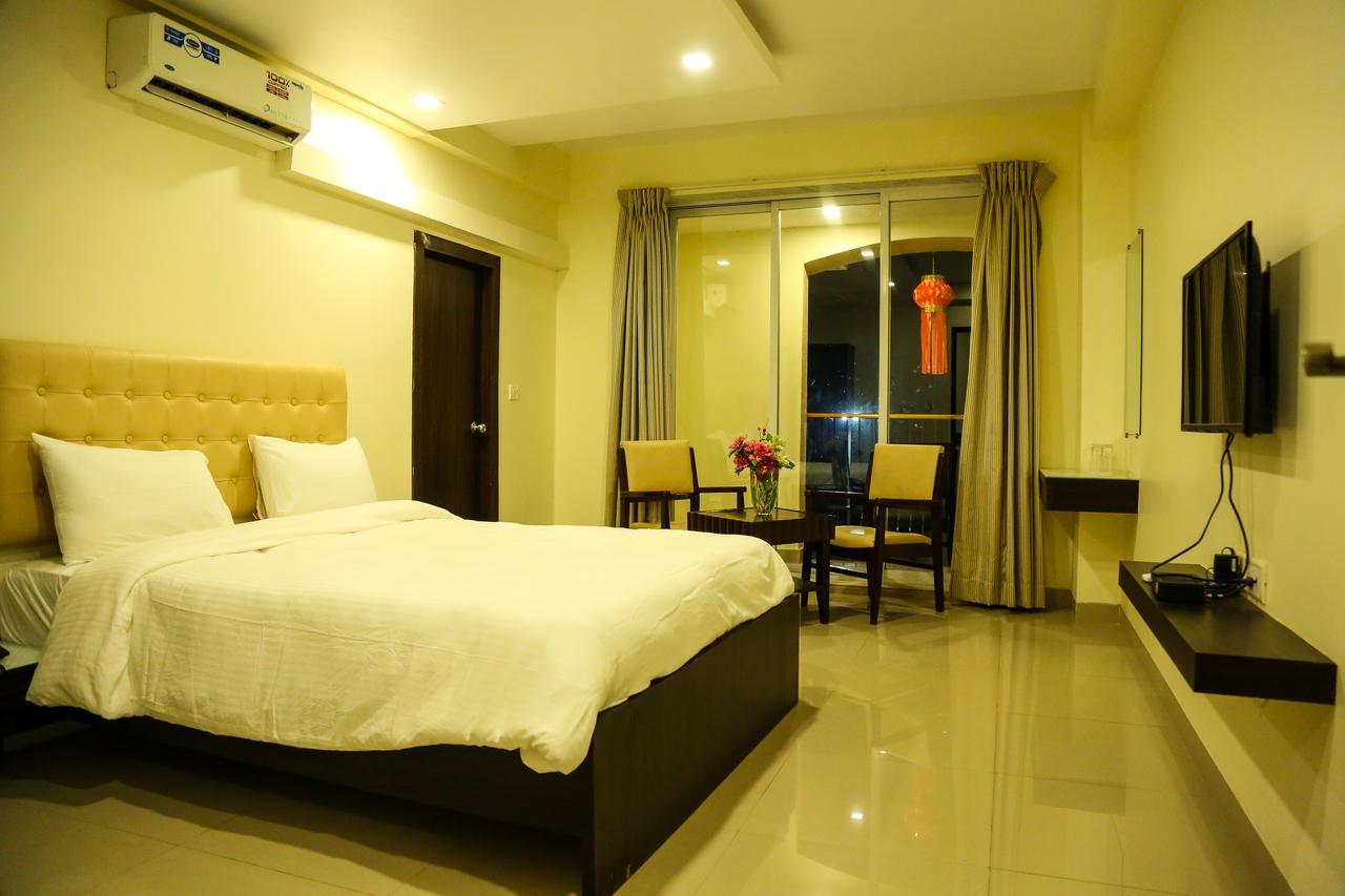 Hotel Saheb Panvel Exteriör bild