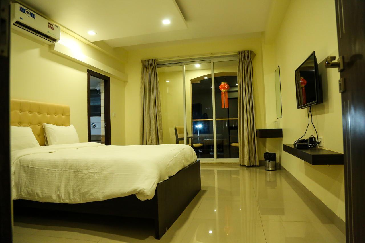 Hotel Saheb Panvel Exteriör bild